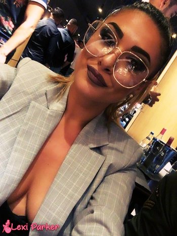 Sweet babe Lexi Parker shares some of her personal collection of selfies - 000007