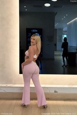 Good looking Kylie Ray with natural tits posing totally naked - HD — 2