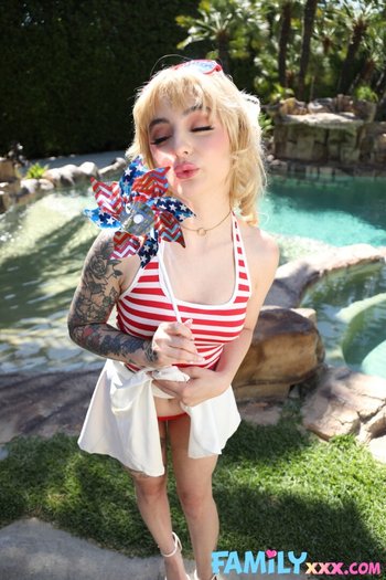 Tattooed blonde Stevie Moon undressed and fucked by Damon Dice