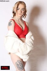 Good looking babe tries out new red lingerie for her boyfriend — 10