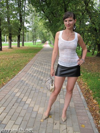Hot Babe Jeny Smith shows her Pussy in Mini Skirt - Jeny-Smith-teasing(1)