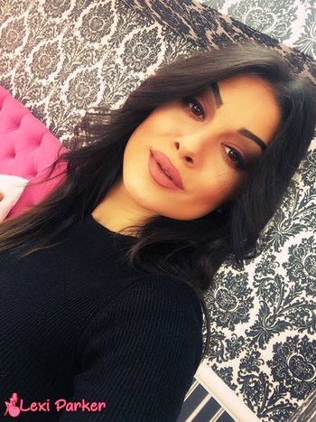 Cute babe Lexi Parker opens up her private selfies and shares them with you - 000013
