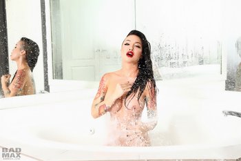 Masuimi Max posing wearing Stockings in the Tub - Masuimi-Max-latex-stockings(6)