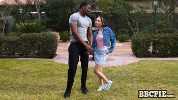Sexy tiny chick Selina Ima serves Isiah Maxwell's big black dick - Sexy tiny chick Selina Ima serves Isiah Maxwell's big black dick 004