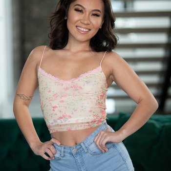 Lesbian threesome with gentle pussy licking makes Bunny Madison cum