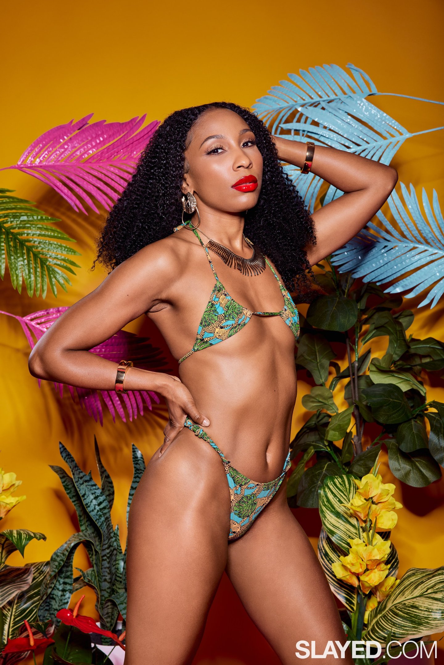 Międzyrasowe siedzenie na twarzy i zabawa zabawkami z Chloe Amour i Olivią Jayy