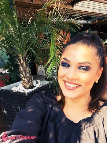 Lexi Parker shares a few of her selfies with her army of fans - 000011