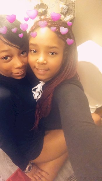 Big butt black chick loves spreading legs to tease - Big butt black chick loves spreading legs to tease 021
