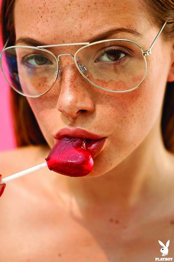 Kinky Polina Peca Strips to expose her Hot Body - Polina-Peca-Various-Pictures(9)