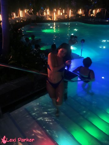 Cute Lexi Parker spends a day at the spa and shows off her amazing body - 000009