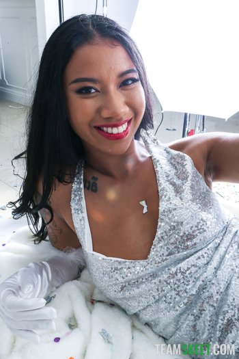 Super hot and horny Ameena Green sucks and fucks on New Year's eve - Ameena-Green-New-Year-New-Me (07).jpg