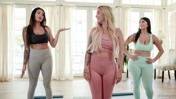 Booty Kali Roses, Violet Myers and Carolina Cortez having lesbian 3some sex - Kali-Roses-Violet-Myers-Carolina-Cortez-you-need-to-loosen-up (5)
