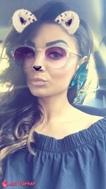 Lexi Parker shares a few of her selfies with her army of fans - 000003