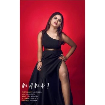 Beautiful chick Roshni puts her amazing figure on display - 000012