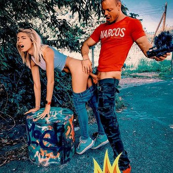 La blonde maigre Missy Luv adore baiser en extérieur