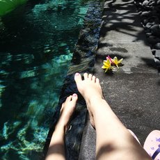 Lovely girl Elite Rose teasing with her nice feet outdoors — 4