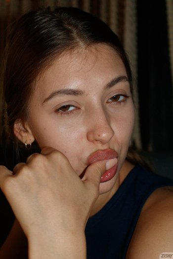 Young girl with pretty face smiles in camera - Young girl with pretty face smiles in camera 008