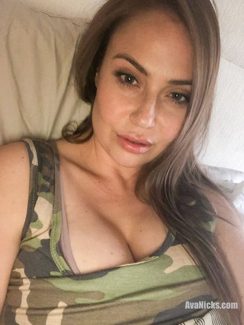 ava-nicks-solo-boobs-pussy-milf-013