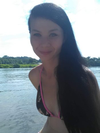 Good looking Amanda Marks showing her body in a bikini outdoors - 000007