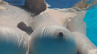 Some underwater boobs for your viewing pleasure