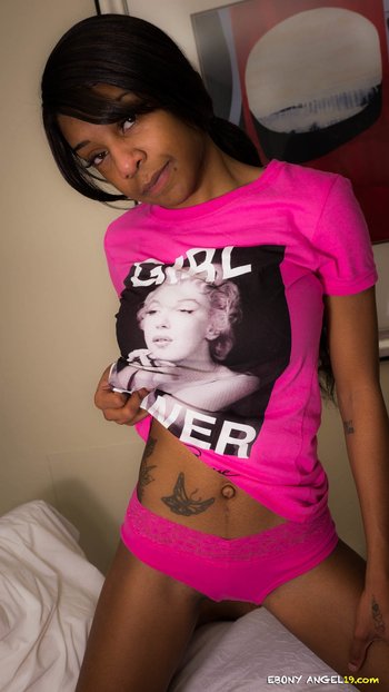 Stunning black hottie takes off her clothes and shows her big boobs - 000000
