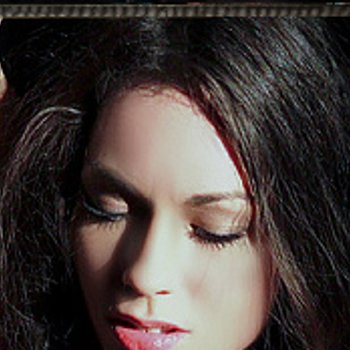 Arwen Goldimprisoned and given a good fuck