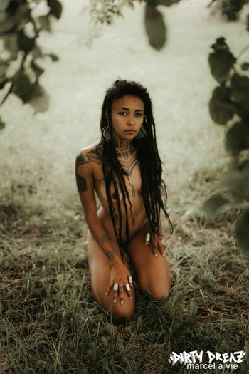 Ebony model poses in an abandoned motorhome - Dirty-Dreaz-Filmz-Ebony-Babe%20(9)