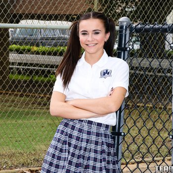 Menina da faculdade Kharlie Stone cavalga no pau depois da escola