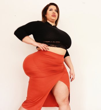 BBW babe Natasha Crown invites her loving fans out on a hot date - 000001.jpg