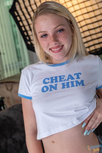 Cute blonde college babe giving her BF a dick massage - Dixie Lynn - Cute blonde college babe giving her BF a dick massage - Dixie Lynn 002