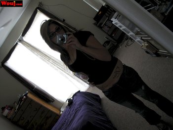 Nerdy babe taking pictures of her sexy curves - 000006