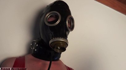 Chick poses wearing red latex dress and gasmask — 16