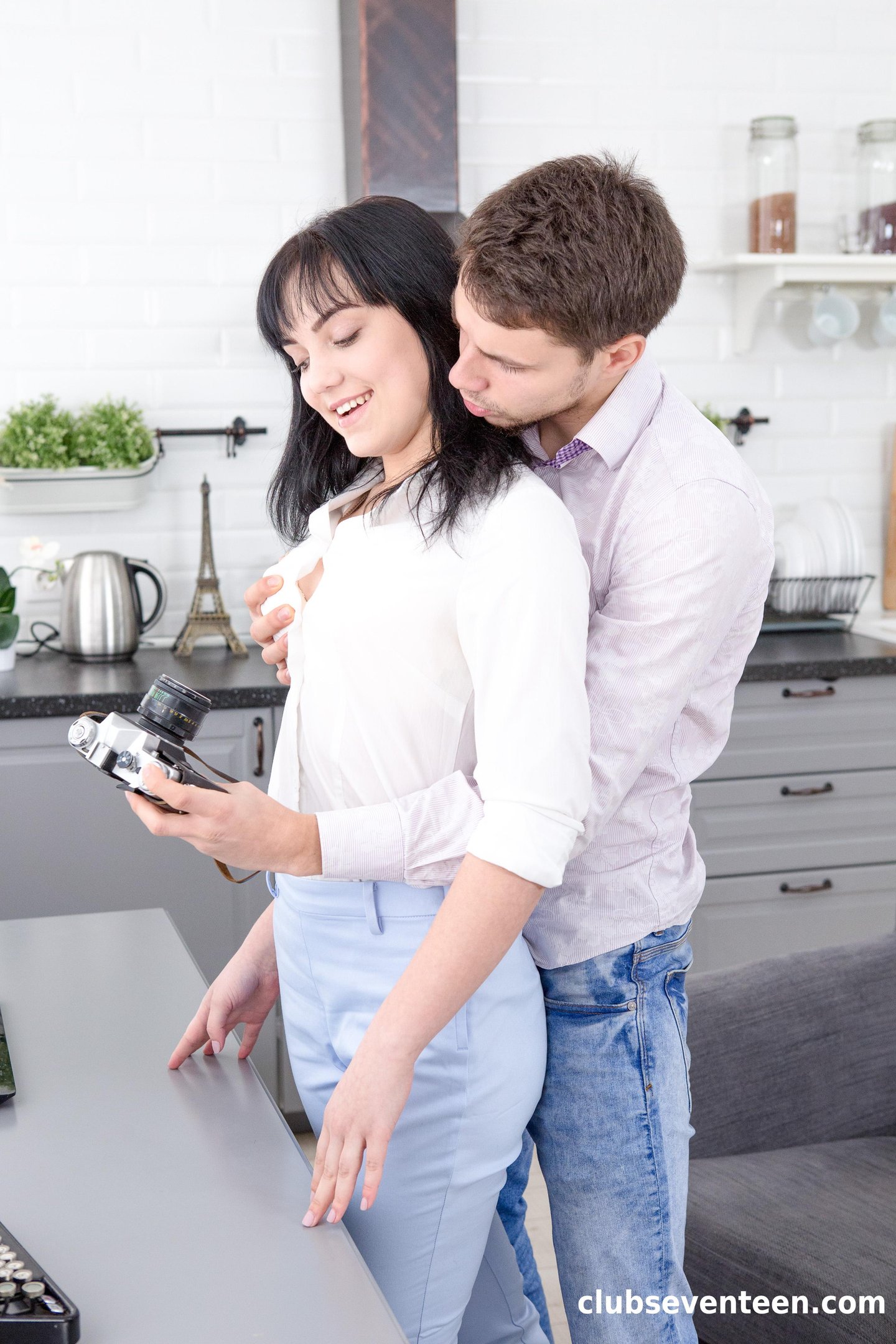 Tetti Dew Korti zostaje ostro wyruchana w kuchni