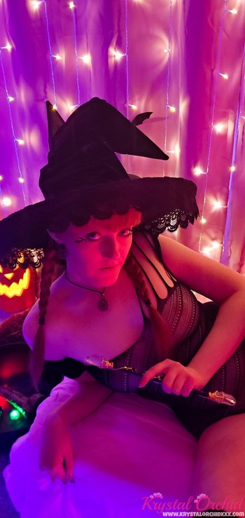 Hot witch Cherry Fae showing off her sexy curves while posing - 000003