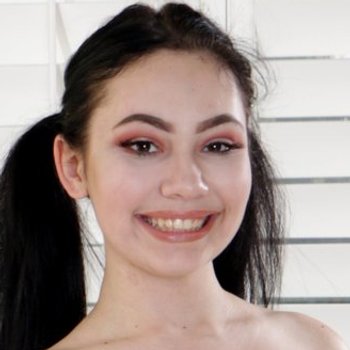 Lenna Lux