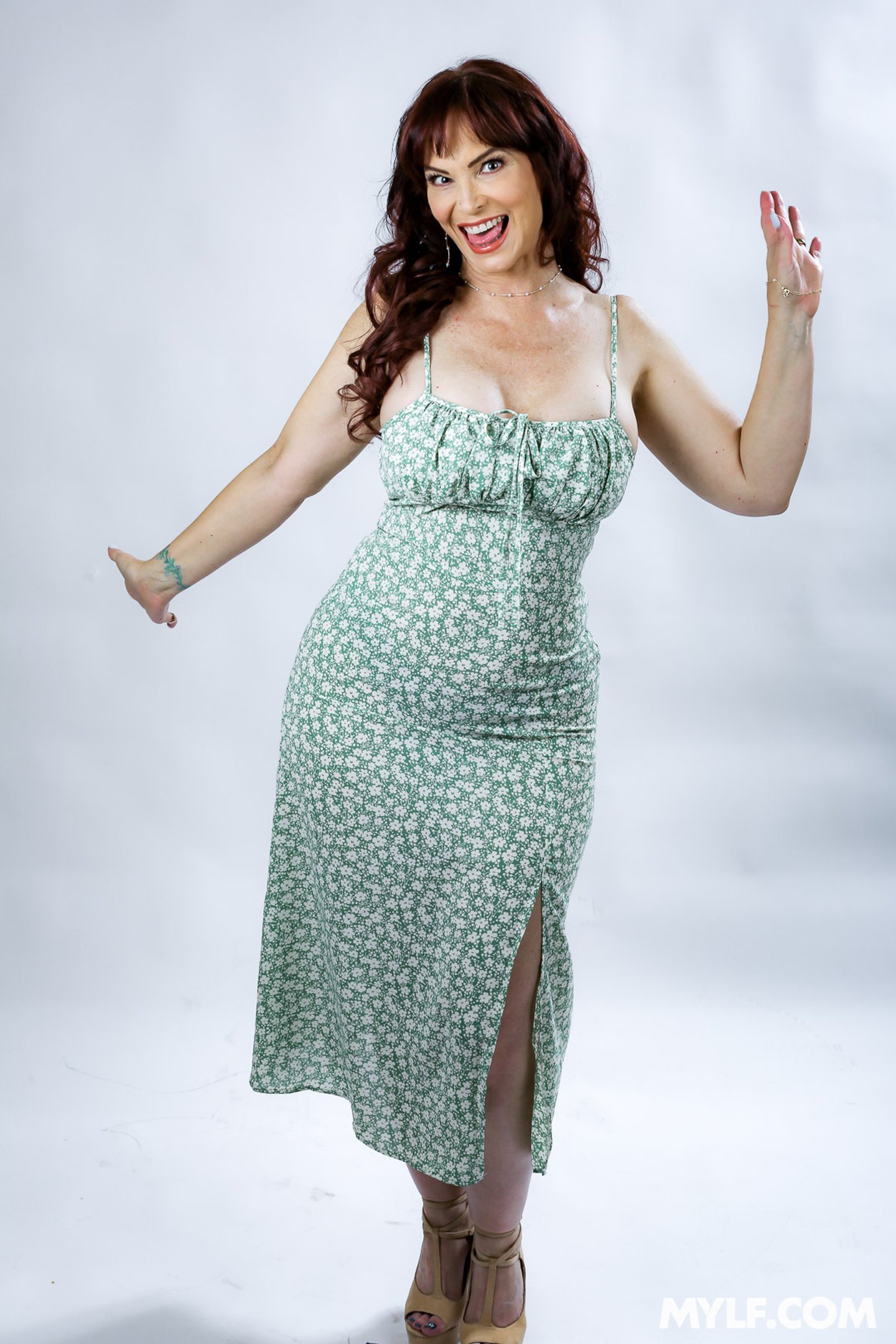 Rion King otrzymuje niesamowitą głowę od Syren De Mer i dobrze ją rucha