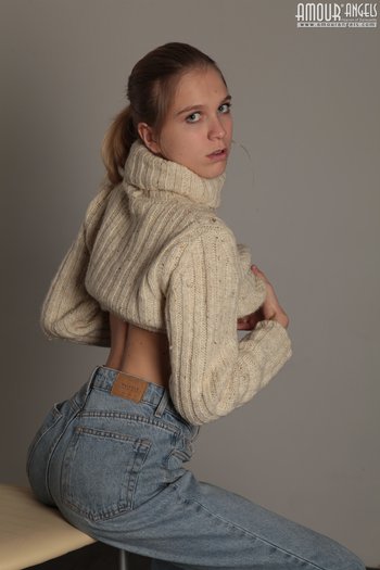 Hot young girl Nora Pace shamelessly strips in studio to shady photographer - 0014-01