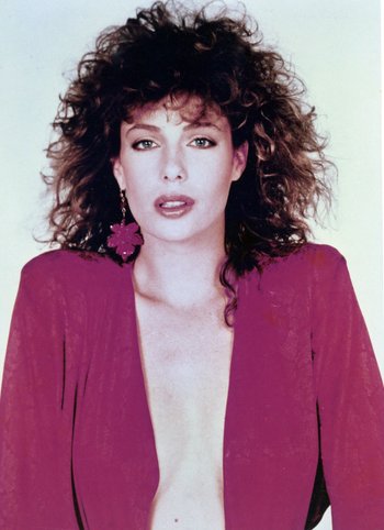 Kelly-LeBrock-Sexy-Shots(13)
