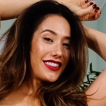 Eva Lovia