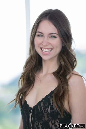 Riley Reid and Carter Cruise share a big black Rod - Riley-Reid-three-way-sex(1)