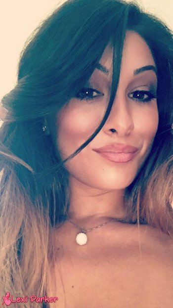 Hot babe Lexi Parker shares her selfies with her adoring fans - 000007