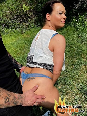MILF don't mind to fuck a guy she just met at park - Down-to-Fuck-Dating-MILF-Sex (2).jpg