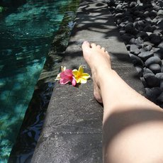 Lovely girl Elite Rose teasing with her nice feet outdoors — 5
