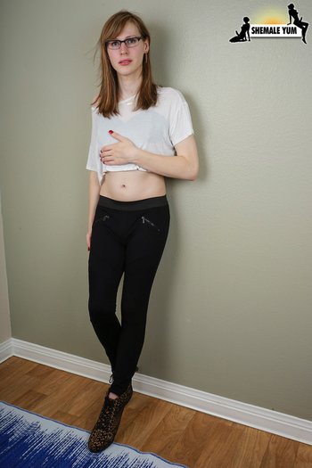 Solo Lianna Lawson posing naked for Grooby Girls - HD - Solo Lianna Lawson posing naked for Grooby Girls - HD 001