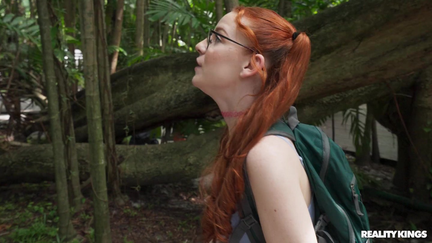 Roxie Sinner i Amy Quinn uprawiają seks podczas biwakowania