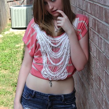 Slim Mandy Roe showing shaved Pussy in her Backyard