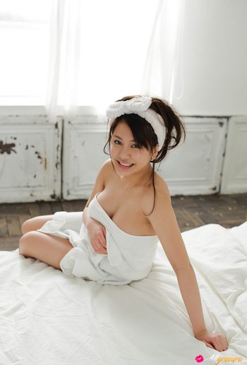 Naughty japanese hottie Mei Matsumoto stripping totally naked - 0003-02