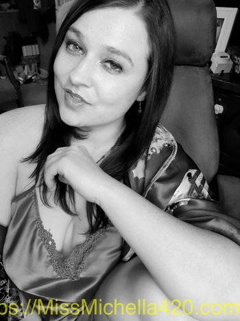 Lovely chubby girl Miss Michaella showing off her sexy curves - 000011