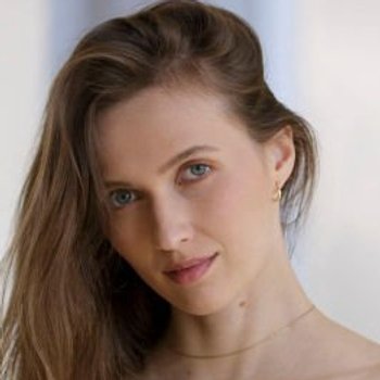 Stacy Cruz