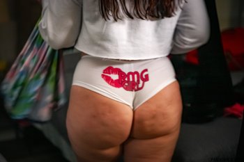 Lovely brunette chick puts her big round ass on display - 000004